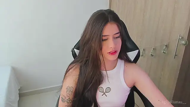 Snapshot of iriswest_ chatting on January 2025 09:51:01 PM iriswest online show from January 2025 09:51:01 PM