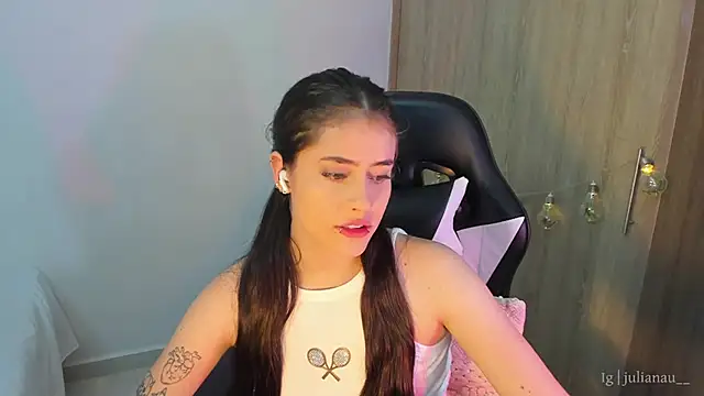 Snapshot of iriswest_ chatting on January 2025 12:51:02 AM iriswest online show from January 2025 12:51:02 AM