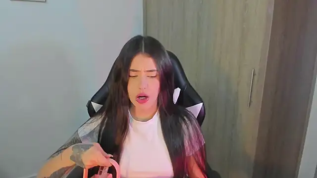 Snapshot of iriswest_ chatting on January 2025 01:45:02 AM iriswest online show from January 2025 01:45:02 AM