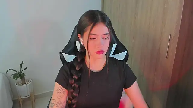 Snapshot of iriswest_ chatting on February 2025 10:18:01 PM iriswest online show from February 2025 10:18:01 PM