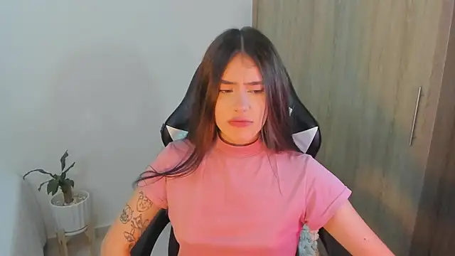 Snapshot of iriswest_ chatting on February 2025 02:28:01 AM iriswest online show from February 2025 02:28:01 AM