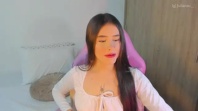 Snapshot of iriswest_ chatting on March 2025 11:17:01 PM iriswest online show from March 2025 11:17:01 PM