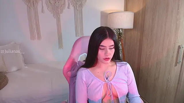 Snapshot of iriswest_ chatting on December 2025 01:33:02 AM iriswest online show from December 2025 01:33:02 AM