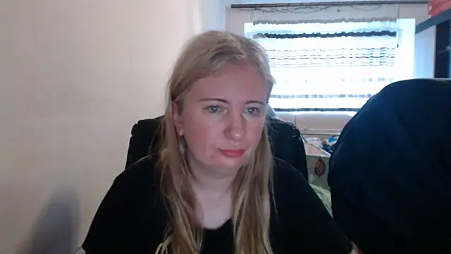 Snapshot of PeterAndJen chatting on June 2026 04:43:02 AM PeterAndJen online show from June 2026 04:43:02 AM