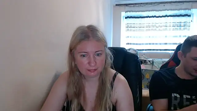 Snapshot of PeterAndJen chatting on June 2026 05:12:01 AM PeterAndJen online show from June 2026 05:12:01 AM