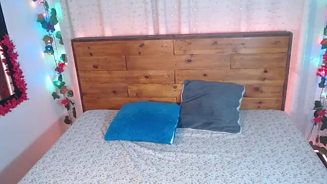 NikkieMilky online show from March 2026 04:06:02 AM