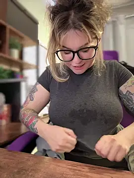 Snapshot of JennKenobi chatting on February 2025 09:14:01 PM JennKenobi online show from February 2025 09:14:01 PM