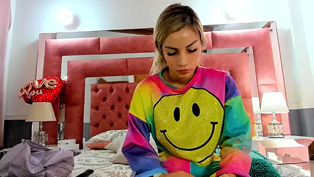 Snapshot of briana_wonder69xxx chatting on February 2025 02:44:02 PM briana wonder69xxx online show from February 2025 02:44:02 PM