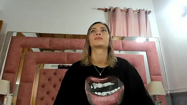 Snapshot of briana_wonder69xxx chatting on October 2025 03:53:01 PM briana wonder69xxx online show from October 2025 03:53:01 PM