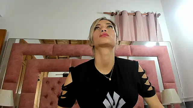 Snapshot of briana_wonder69xxx chatting on October 2025 02:40:02 PM briana wonder69xxx online show from October 2025 02:40:02 PM