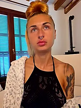 Snapshot of kylie_blck chatting on September 2025 04:12:01 PM kylie blck online show from September 2025 04:12:01 PM