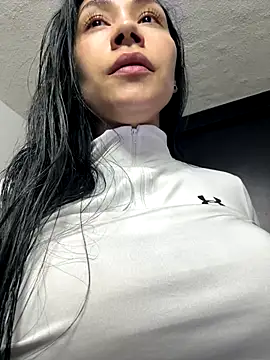 Angela isabella online show from November 2025 12:21:02 AM