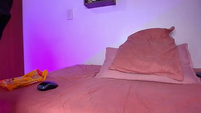 lorrayne  online show from March 2025 06:04:02 PM