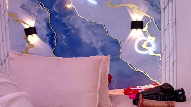 lorrayne  online show from October 2025 12:14:02 PM