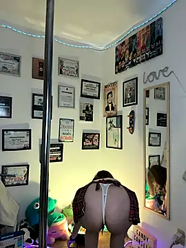 Snapshot of AhriSteele chatting on November 2025 03:41:01 AM AhriSteele online show from November 2025 03:41:01 AM