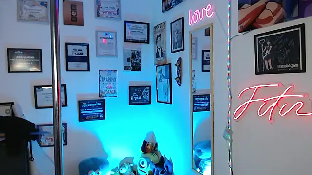 Snapshot of AhriSteele chatting on December 2025 03:56:02 AM AhriSteele online show from December 2025 03:56:02 AM