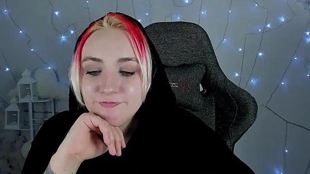 Snapshot of AsheLucker chatting on January 2025 11:55:02 PM AsheLucker online show from January 2025 11:55:02 PM