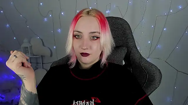 Snapshot of AsheLucker chatting on February 2025 08:16:01 PM AsheLucker online show from February 2025 08:16:01 PM