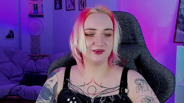 Snapshot of AsheLucker chatting on February 2025 08:40:01 PM AsheLucker online show from February 2025 08:40:01 PM