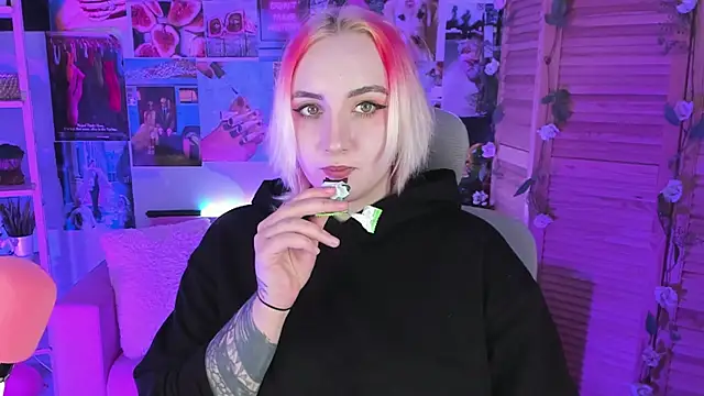 Snapshot of AsheLucker chatting on February 2025 08:34:02 PM AsheLucker online show from February 2025 08:34:02 PM