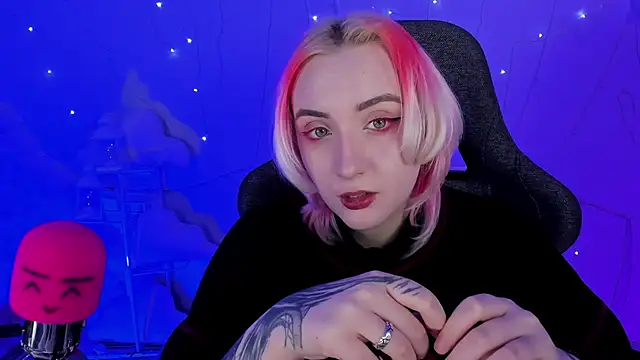 Snapshot of AsheLucker chatting on February 2025 05:17:02 PM AsheLucker online show from February 2025 05:17:02 PM