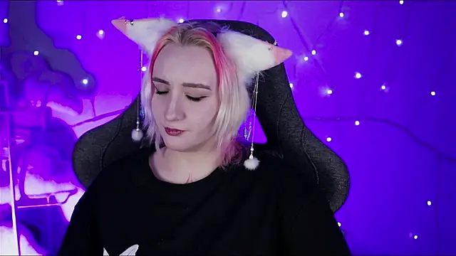 Snapshot of AsheLucker chatting on February 2025 05:46:02 AM AsheLucker online show from February 2025 05:46:02 AM