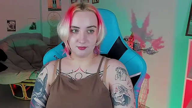 Snapshot of AsheLucker chatting on February 2025 05:44:02 AM AsheLucker online show from February 2025 05:44:02 AM