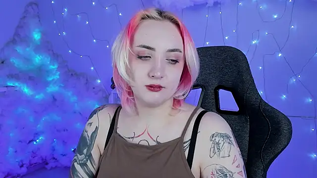 Snapshot of AsheLucker chatting on February 2025 02:30:01 AM AsheLucker online show from February 2025 02:30:01 AM