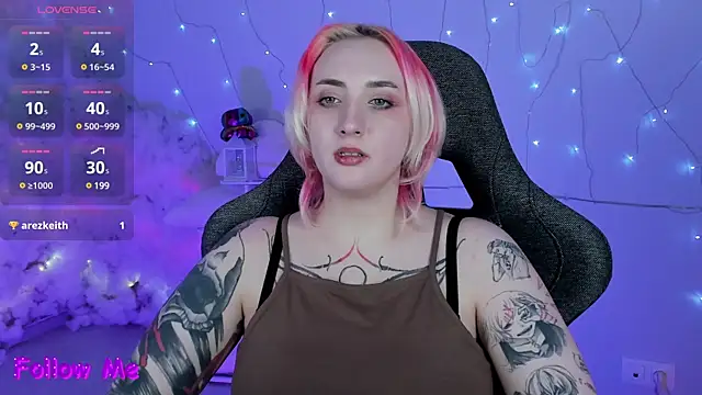 Snapshot of AsheLucker chatting on February 2025 05:43:02 AM AsheLucker online show from February 2025 05:43:02 AM