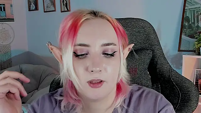 Snapshot of AsheLucker chatting on March 2025 05:46:01 AM AsheLucker online show from March 2025 05:46:01 AM