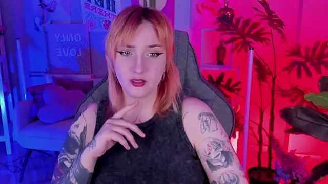 Snapshot of AsheLucker chatting on September 2025 02:36:02 AM AsheLucker online show from September 2025 02:36:02 AM