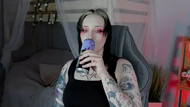 Snapshot of AsheLucker chatting on November 2025 11:21:02 PM AsheLucker online show from November 2025 11:21:02 PM