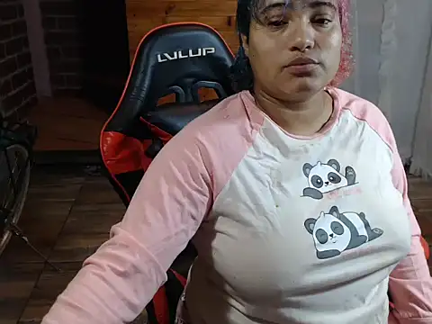 Hilarybunnyy online show from March 2026 12:59:01 AM