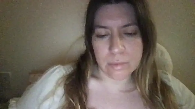 Snapshot of HYPHYtype chatting on January 2025 12:24:01 PM HYPHYtype online show from January 2025 12:24:01 PM