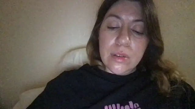 Snapshot of HYPHYtype chatting on February 2025 09:00:02 AM HYPHYtype online show from February 2025 09:00:02 AM