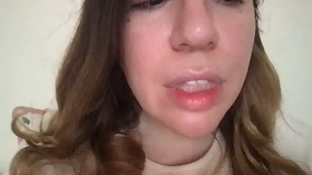 Snapshot of HYPHYtype chatting on February 2025 10:39:01 PM HYPHYtype online show from February 2025 10:39:01 PM