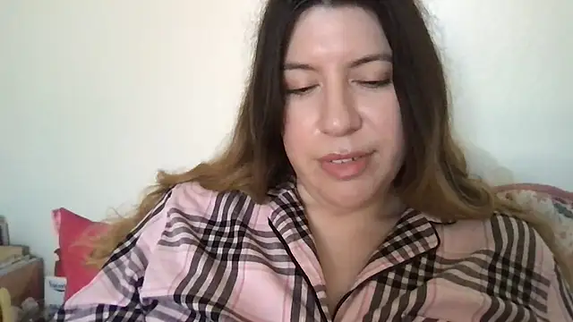 Snapshot of HYPHYtype chatting on February 2025 10:59:01 PM HYPHYtype online show from February 2025 10:59:01 PM