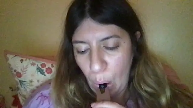 Snapshot of HYPHYtype chatting on March 2025 02:04:01 AM HYPHYtype online show from March 2025 02:04:01 AM