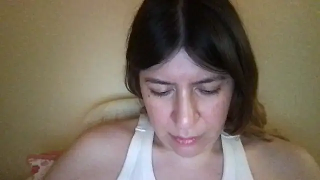 Snapshot of HYPHYtype chatting on March 2025 04:05:02 AM HYPHYtype online show from March 2025 04:05:02 AM