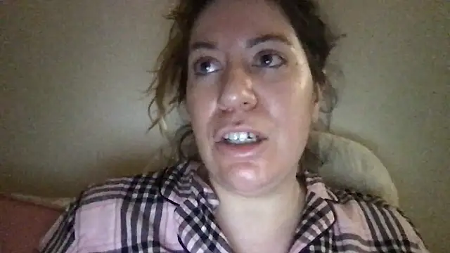 Snapshot of HYPHYtype chatting on March 2025 09:34:02 AM HYPHYtype online show from March 2025 09:34:02 AM