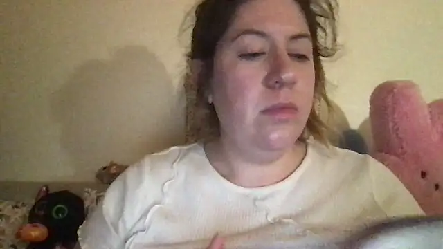 Snapshot of HYPHYtype chatting on October 2025 02:42:02 AM HYPHYtype online show from October 2025 02:42:02 AM