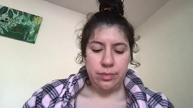 Snapshot of HYPHYtype chatting on October 2025 06:20:01 PM HYPHYtype online show from October 2025 06:20:01 PM