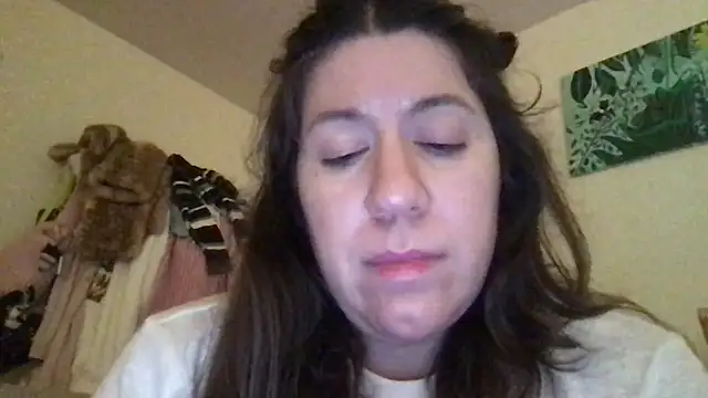 Snapshot of HYPHYtype chatting on November 2025 07:43:02 AM HYPHYtype online show from November 2025 07:43:02 AM