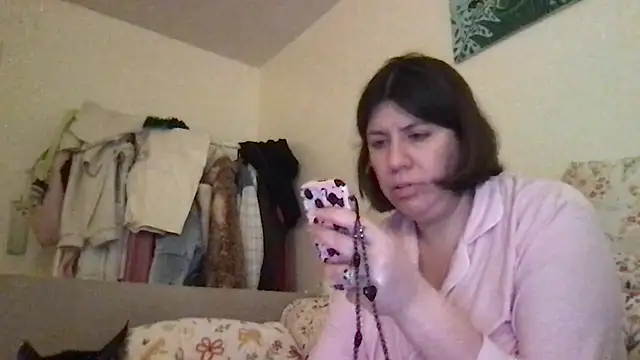 Snapshot of HYPHYtype chatting on December 2025 07:57:02 AM HYPHYtype online show from December 2025 07:57:02 AM