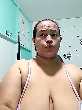 Snapshot of NatalySexxxMilk chatting on October 2025 07:06:01 AM NatalySexxxMilk online show from October 2025 07:06:01 AM