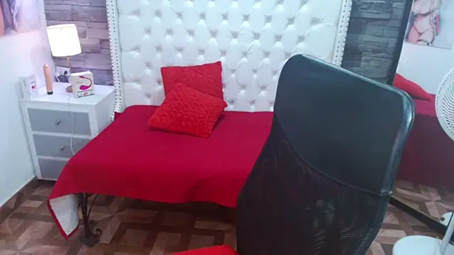 TRINY TS online show from December 2024 04:26:01 PM