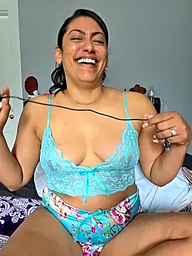 Snapshot of Nikkierosee chatting on November 2025 05:53:01 PM Nikkierosee online show from November 2025 05:53:01 PM