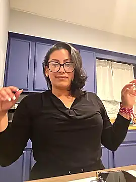 Snapshot of Nikkierosee chatting on December 2025 11:46:01 PM Nikkierosee online show from December 2025 11:46:01 PM