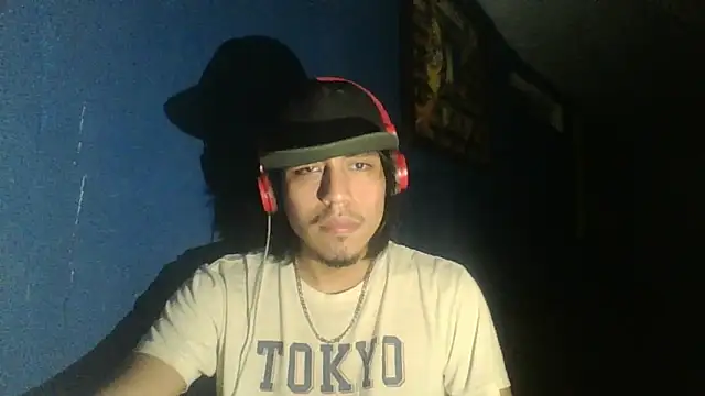 Snapshot of AlexAlejandro13 chatting on October 2025 07:07:02 AM AlexAlejandro13 online show from October 2025 07:07:02 AM