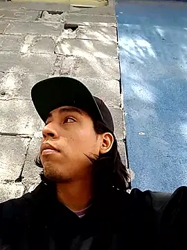 AlexAlejandro13 online show from February 2026 06:15:02 PM